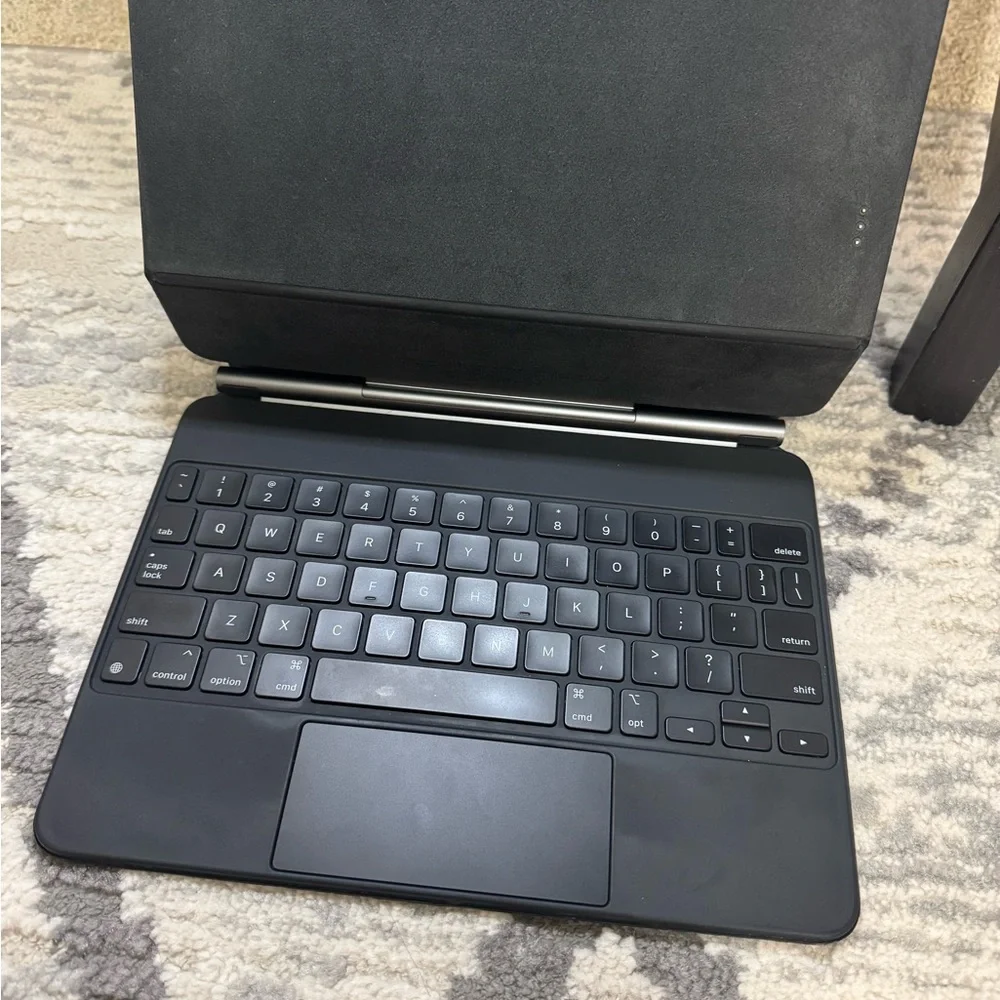 Apple Magic Keyboard iPad Pro 11